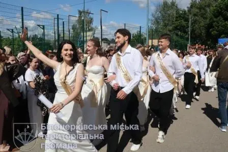 Свято Останнього дзвоника та відкриття нового футбольного поля у гетьманському ліцеї-гімназії  